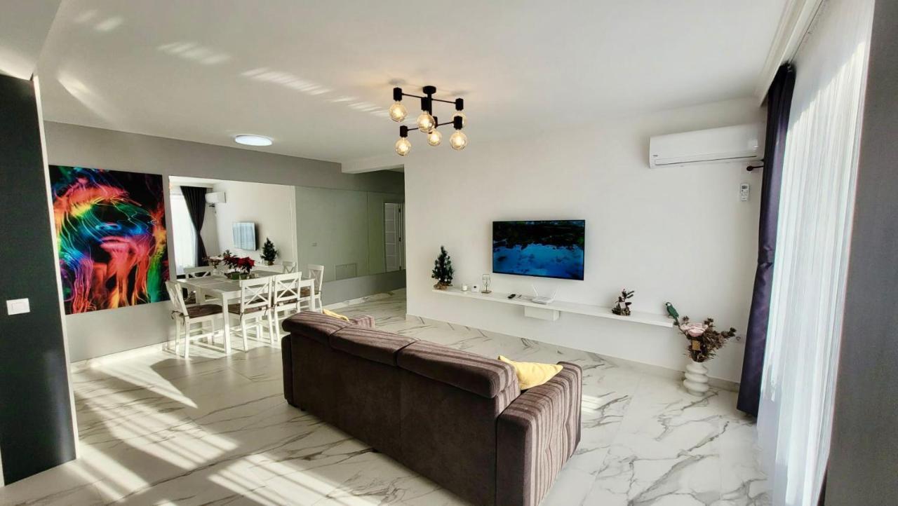 Magic Mirror Apartment Satu Mare Exterior photo